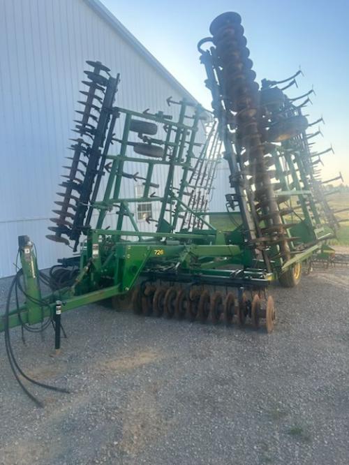 2007 John Deere 726
