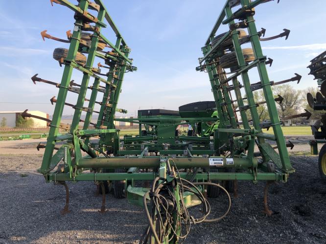 John Deere 2210