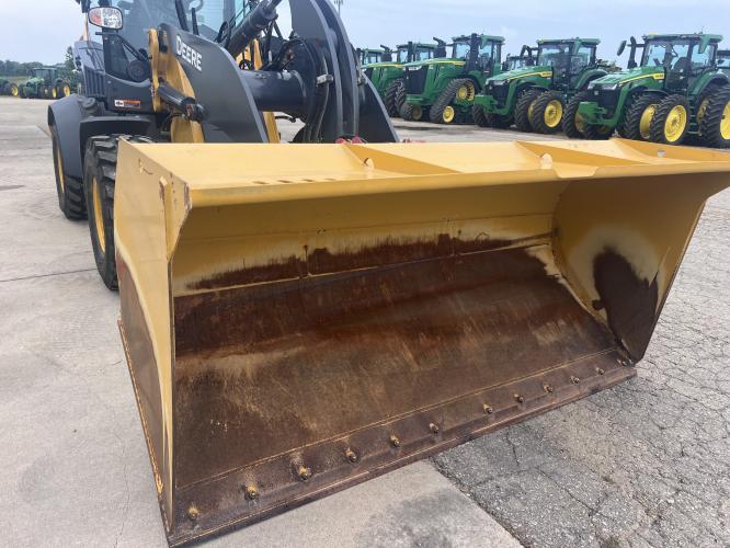 John Deere 324L
