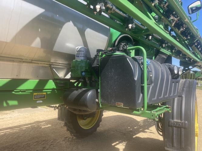 John Deere R4044