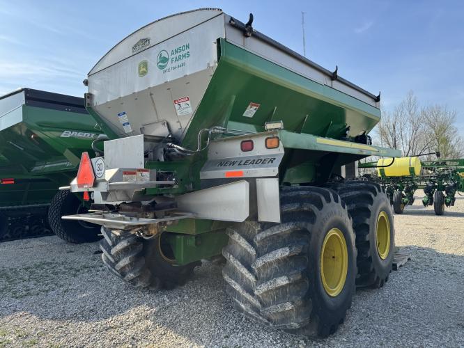 John Deere 345 SPREADER