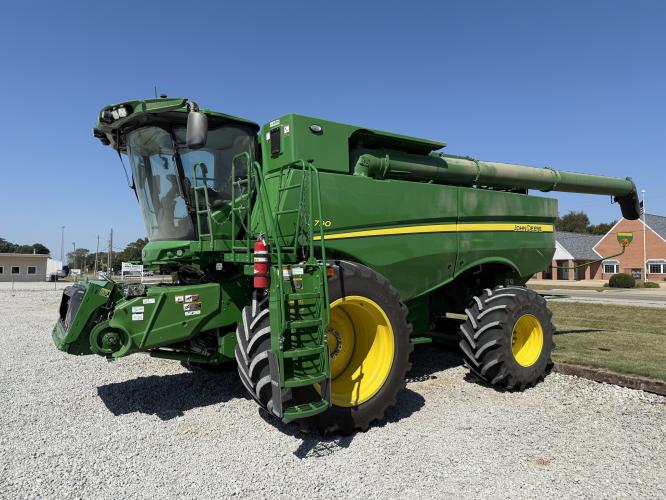 John Deere S790