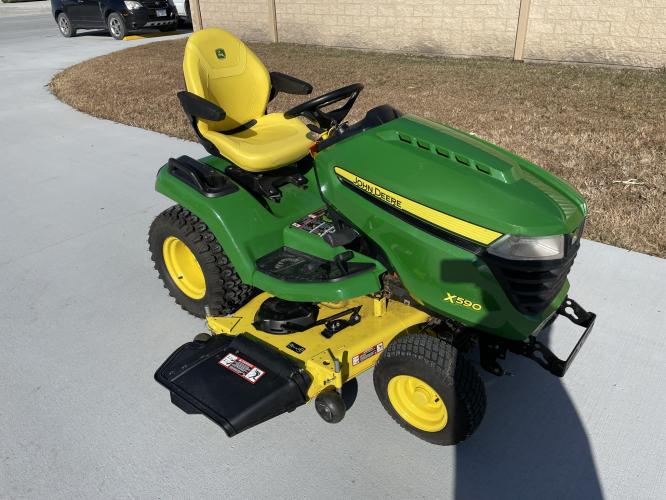 John Deere X590