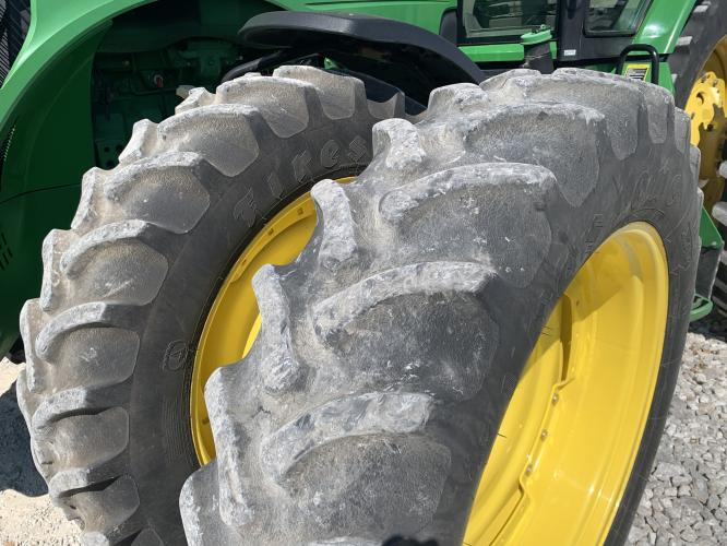John Deere 8335R