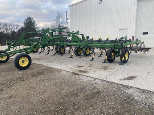 2004 John Deere 2210