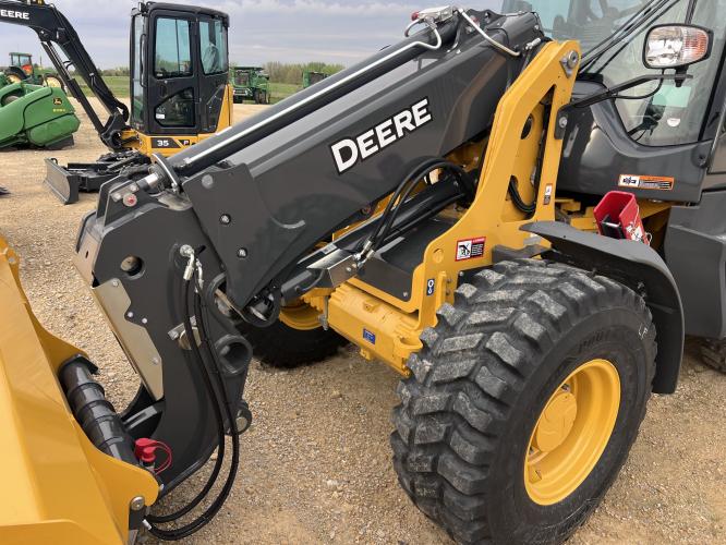 John Deere 326 P