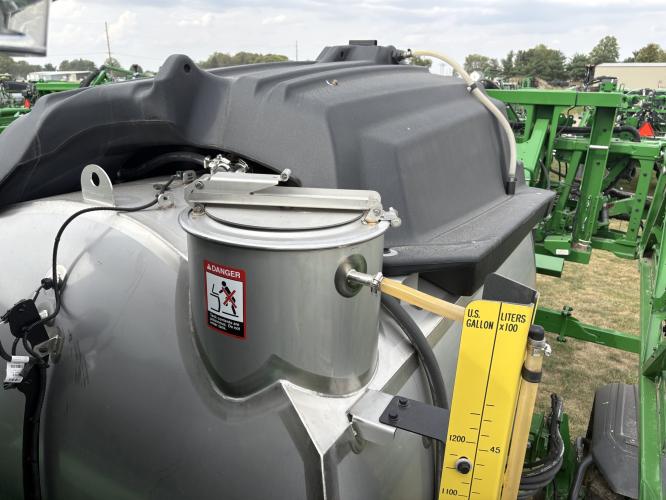 John Deere 412R
