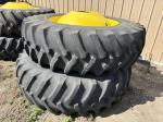 John Deere 520/85R42