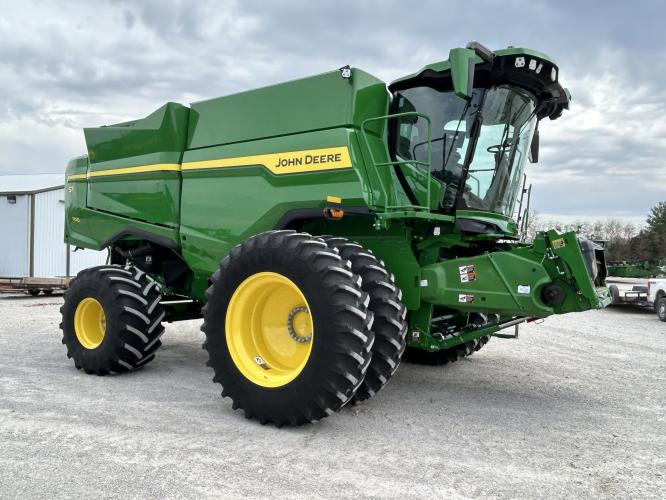 John Deere S7 700