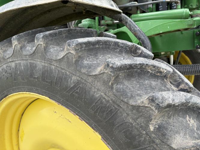 John Deere R4044