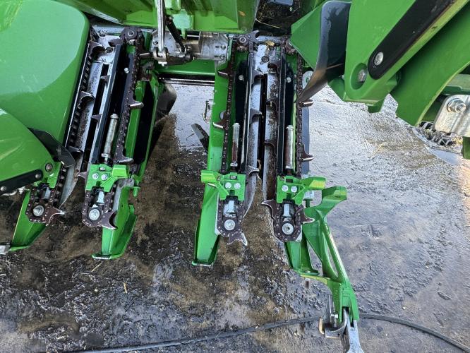 John Deere C8R