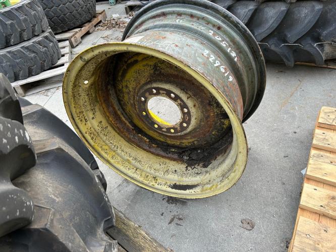 John Deere AH205131 26x16 rim - 2wd for 18.4x26 tire