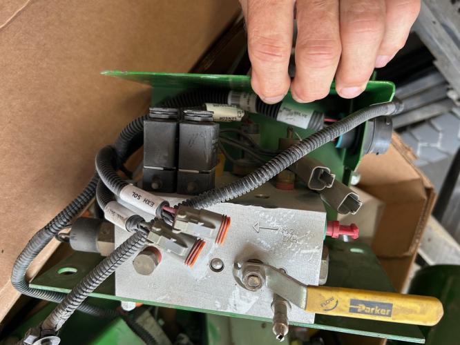 John Deere AA88062 VALVE BLOCK ASSEMBLY