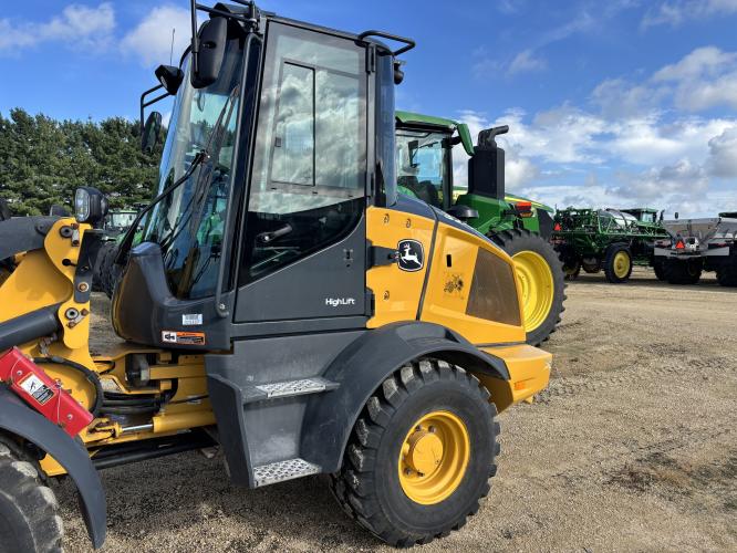 John Deere 324L
