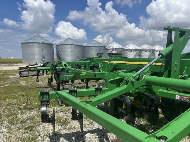 John Deere 2730