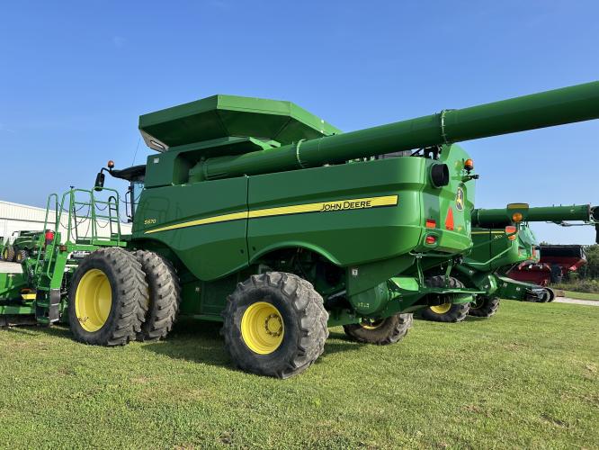 John Deere S670