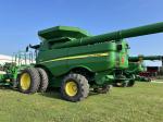 John Deere S670