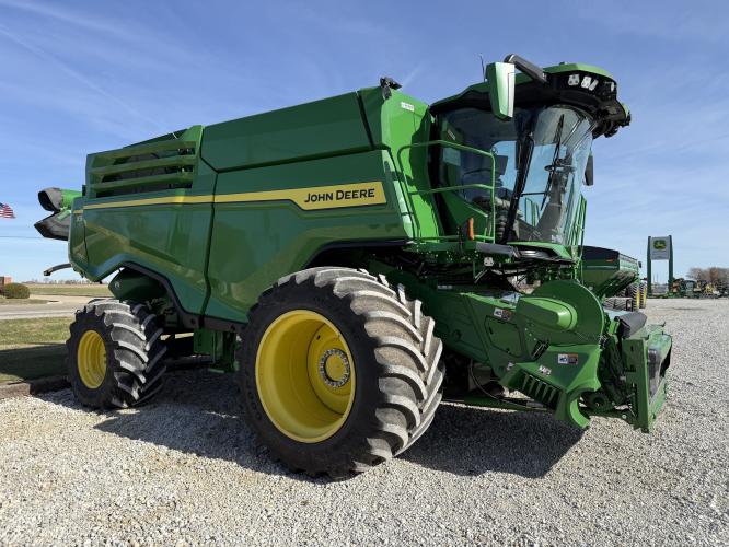 John Deere X9 1100