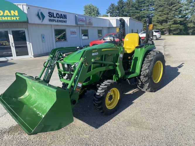 John Deere 3032E