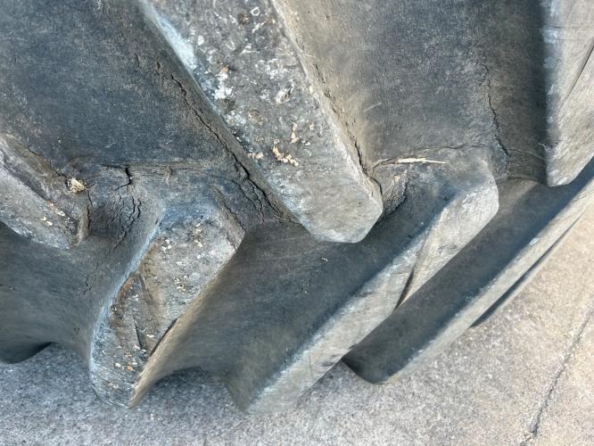 Firestone 76-50.00-32 floater tires & wheels