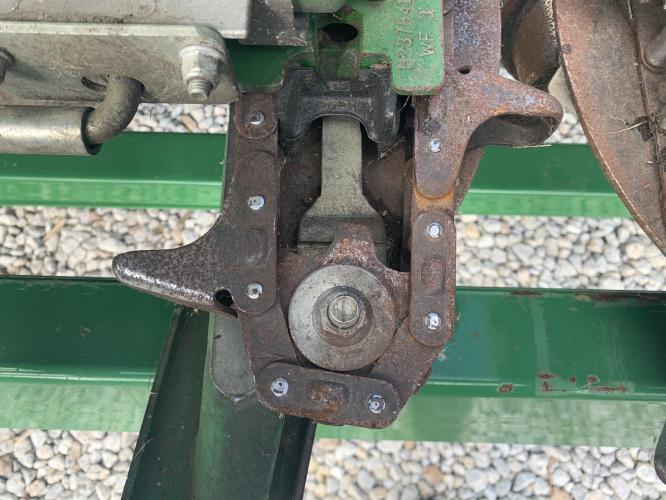 John Deere 608C
