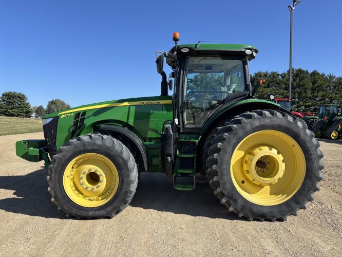 John Deere 8370R