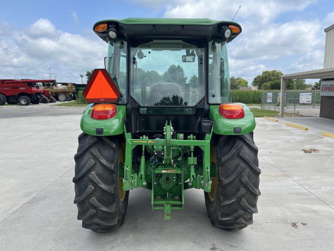 John Deere 5055E