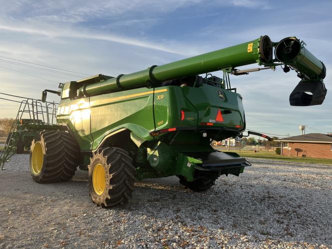 John Deere X9 1100