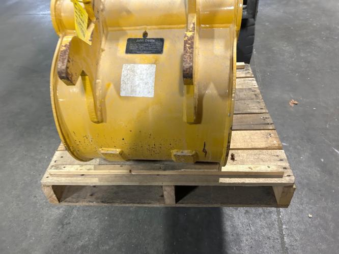 John Deere BYT10966  18" hd BUCKET