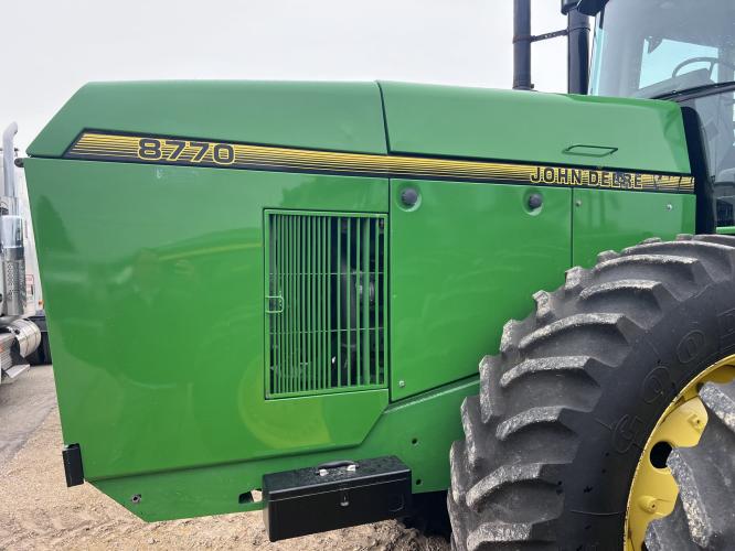 John Deere 8770