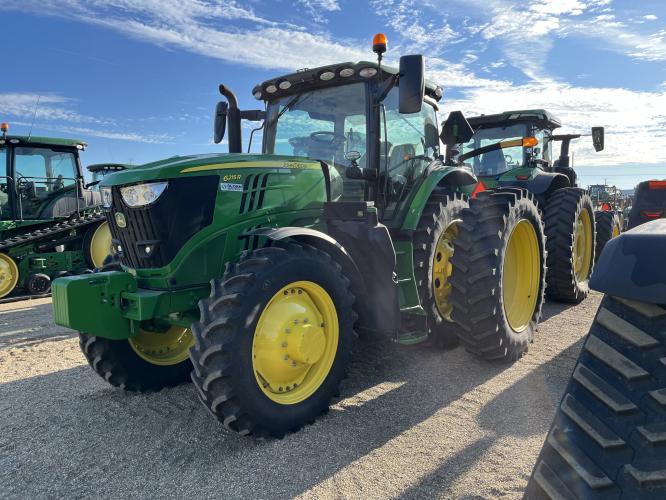John Deere 6215R