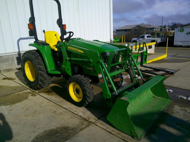 John Deere 3038E