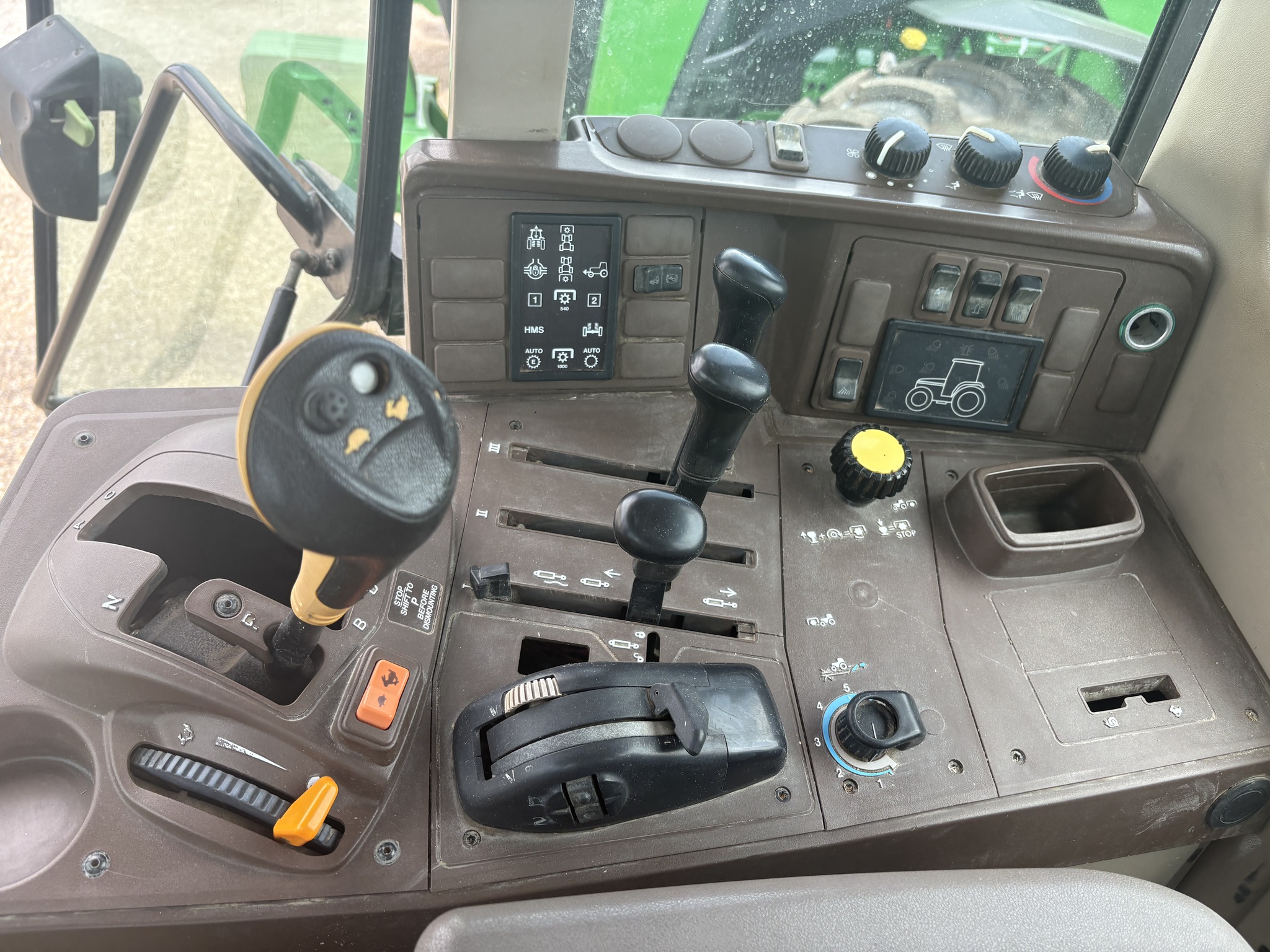 2004 John Deere 6420