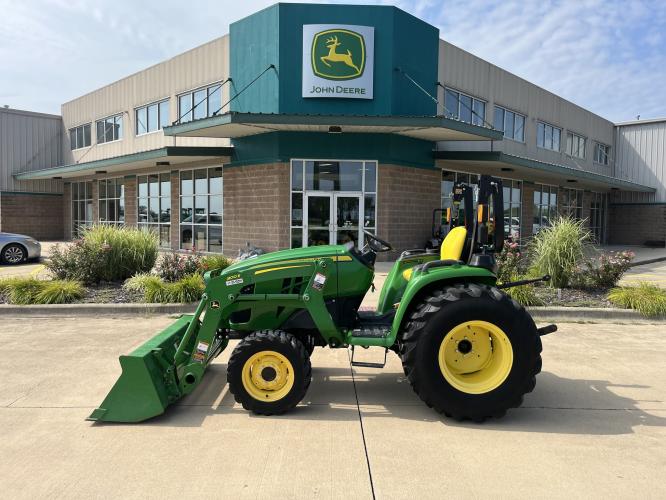 John Deere 3032E