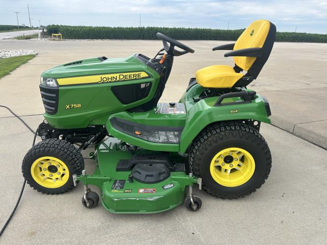 John Deere X758