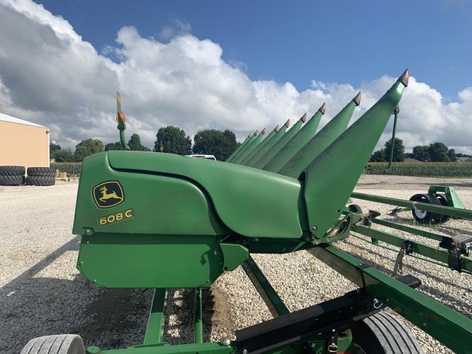 John Deere 608C