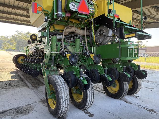 John Deere 1775
