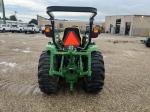 John Deere 3046R