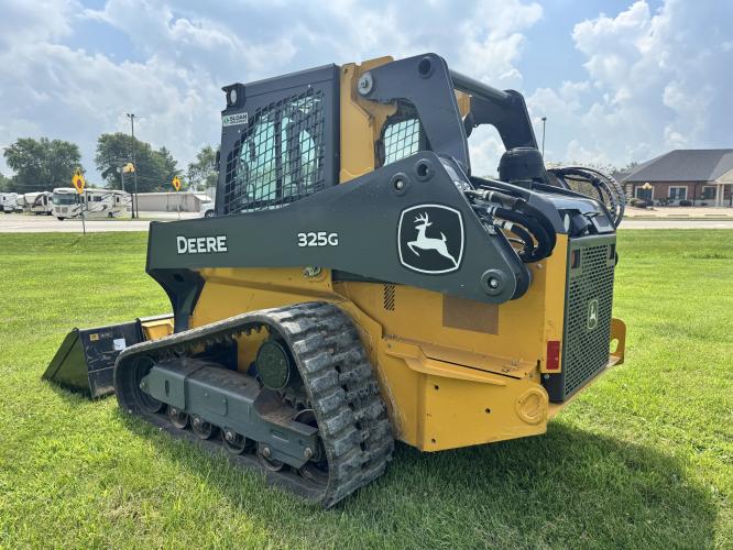 John Deere 325G