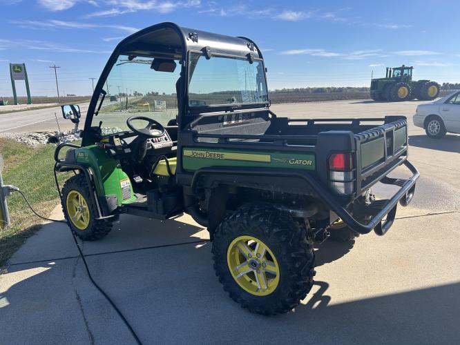 John Deere 825I