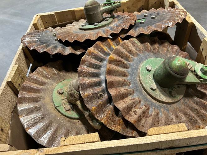 John Deere AA59483-A75275 no-tiil coulter hub & spindle w/ blade