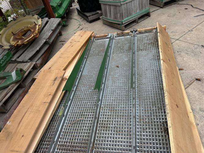 John Deere AXE62796 GP chaffer