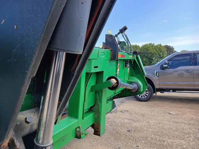 John Deere 608C