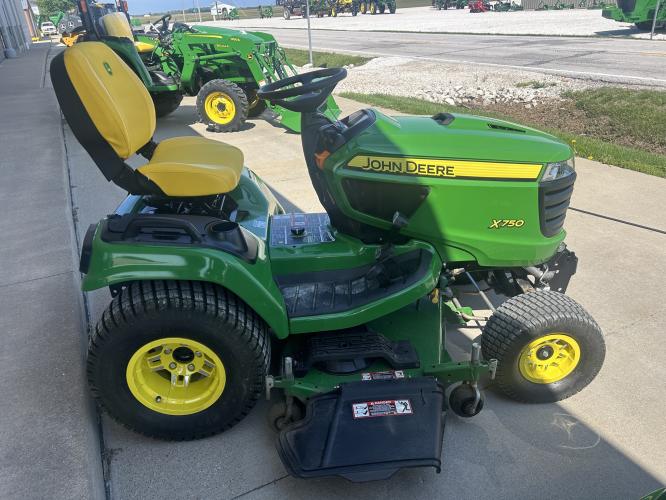 John Deere X750
