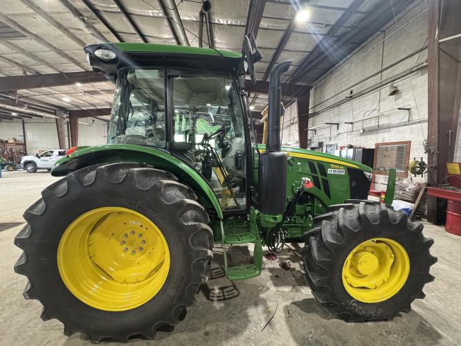 John Deere 5120M