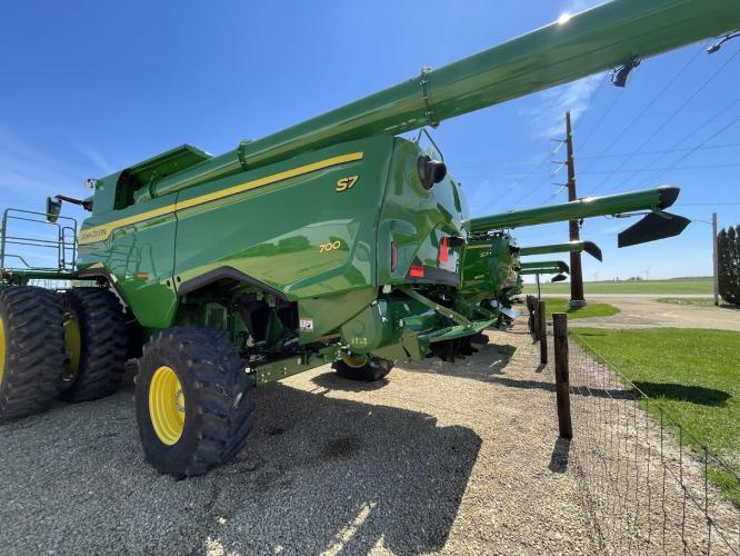 John Deere S7 700