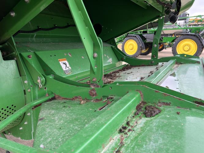 John Deere S670
