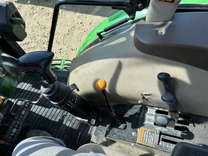 John Deere 6100D