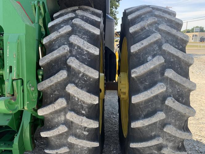 John Deere 8335R