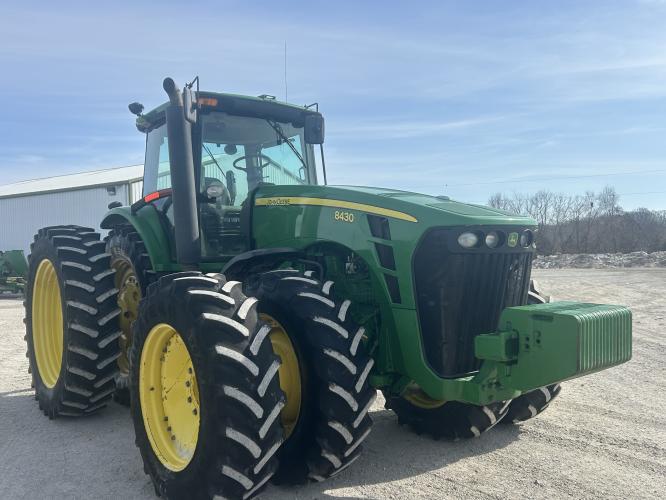 John Deere 8430